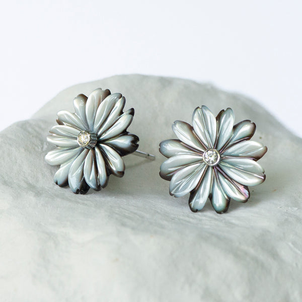 Light silver grey Daisy Flower earrings