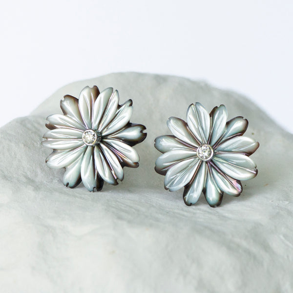 Light silver grey Daisy Flower earrings