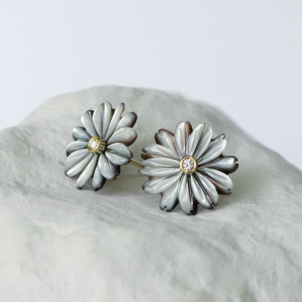 Light silver grey Daisy Flower earrings