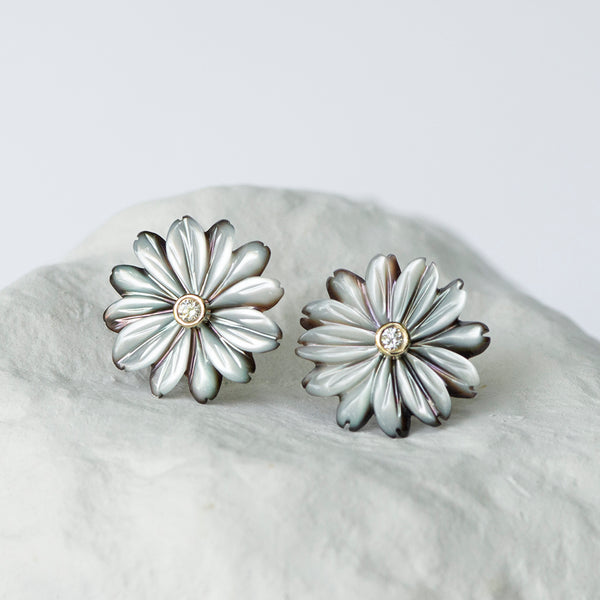 Light silver grey Daisy Flower earrings