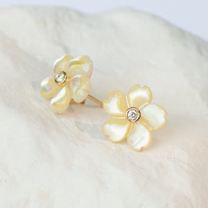 Light creamy yellow flower earrings mother of pearl with diamonds in yellow gold