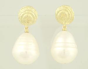 Sepia earrings 18kt gold with freshwater pearl drops